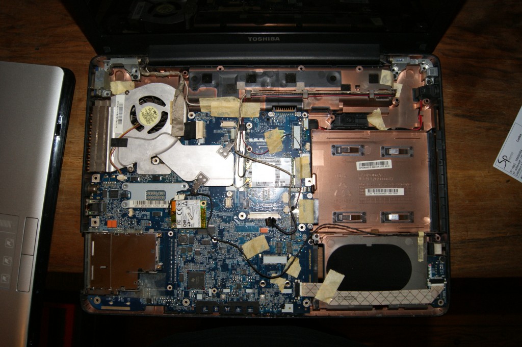 Lot De Pièces Détachées Toshiba Satellite A200-D3M – Divers